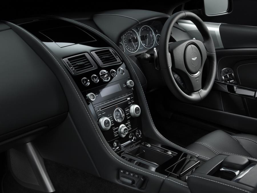 Интерьер Aston Martin DB9 Volante Morning Frost 2010 года  (фото 5 из 6)